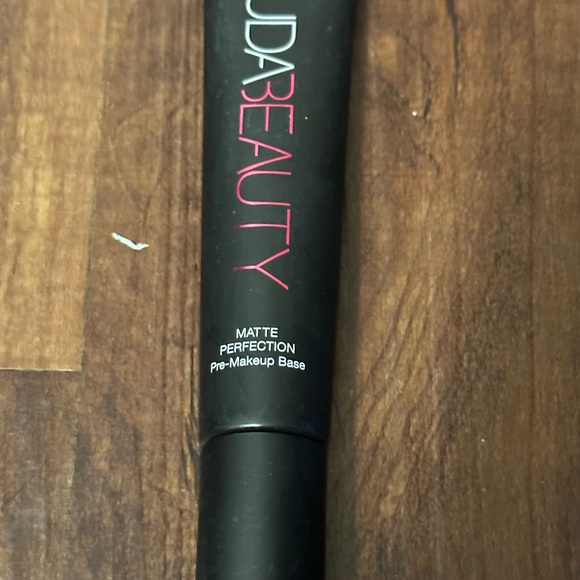 Huda Beauty Matte perfection Primer - Picture 2 of 2